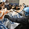 Sukob policije sa učesnicima protesta protiv premijerke Meloni u Torinu