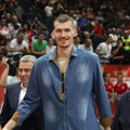 Boriša Simanić ima ogromno srce: Pogledajte ovacije Arene kada je heroj Srbije ušao u halu da bodri Zvezdu