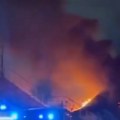 Ogroman požar u Kraljevu Vatra guta sve sa sobom, vatrogasci pokušavaju da ugase plamen (video)