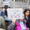 Moskovski tajms: Žena u Rusiji osuđena na zatvor zbog minđuša duginiih boja