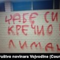 Ponovo ispisan grafit na ulazu u zgradu novinara Gruhonjića u Novom Sadu