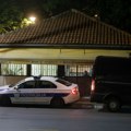 "Blic" na mestu zločina na Banjici: Prvi snimci ubistva u pikado klubu: Muškarac nasmrt pretučen, telo još uvek u lokalu…