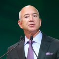 Bezos prodaje akcije Amazona vredne pet milijardi dolara