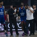 Drama u Areni na Zvezdinom meču: Jednog od najboljih košarkaša Efesa morali da iznesu sa parketa, iz hale otišao u kolicima…