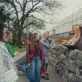 Tamara sa prijateljicom Arijanom otkriva novitete Beogradskog zoo vrta