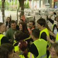 Studenti uzvikuju "pobeda", objavili da je blokada suda u Novom Sadu završena