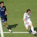 Madriđani im održali čas fudbala sa igračem manje... Real razbio Pačuku, Alonso upisao prvu pobedu na klupi španskog velikana!…