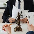 Hteli ste da naplatite dug preko izvršitelja? Prvo ćete vi platiti njemu! Ovo su svi troškovi i zamke naplate duga u Srbiji