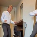 Pogledajte kako Japanac đuska uz hit Dina Dvornika