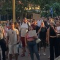 Građani i studenti protestuju ispred Skupštine grada Niša zbog uvreda gradonačelnika Pavlovića