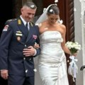 Udala se ćerka Suzane Mančić: Lepa Teodora blista u raskošnoj venčanici, mladoženja nosi uniformu