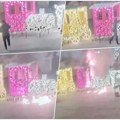Haos ispred Gradske kuće u Novom Sadu: Muškarac zapalio novogodišnju dekoraciju, sve zabeležila kamera (foto/video)