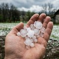 Led pokosio voćnjake, sve se zabelelo "Horor, zamračilo se, počelo da grmi, a onda je udario grad" snažno nevreme u komšiluku…
