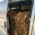 Oštetio budžet države za više od 4,4 miliona! Uhapšen švercer kod Rume: Policija mu u kombiju pronašla 540 kilograma ovoga…