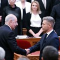 Sluge režima Orbana, predsednik države prvi da stane u red: Novi remijer Mađarske Peter Mađar poziva na ostavke