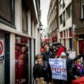 Protest seksualnih radnika u Amsterdamu zbog planova o premeštanju "Ulice crvenih fenjera" na periferiju grada