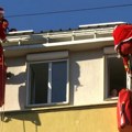 Deda Mraz stiže s krova i nosi paketiće za decu U Tiršovoj