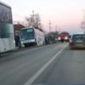 Sudar traktora i autobusa kod Loznice Vozio bez dozvole, izazvao udes (VIDEO)