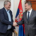 Ministar Cvetković na sastanku sa Đokovićem: o biznisu i vinu, ministru na poklon potpisana loptica najboljeg na svetu