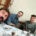(Foto) Đuričko, Bogdanović i Jarić u kafani: Košarkaš opalio selfi, ovakve ih niste videli: "Sprema se taktika"