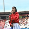 Павлинин глас се заорио највец́им српским стадионом – за децу са Космета и публику /видео/