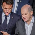Makron pronašao "rame za plakanje": Šolc svakodnevno teši francuskog predsednika SMS porukama