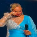 (Video) Lepa Brena plakala na sceni: Slomila se u Zagrebu! Najemotivniji trenutak zbog kog su svima krenule suze