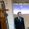 (Foto) Makron steže pesnicu, Brižit besna kao ris! Svet u neverici gleda u ove prizore: Žestoka svađa kontroverznog para u…