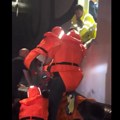 "Samo sam mislila kako da spasim dete": Jeziva svedočenja putnika sa katamarana koji je potonuo kod Zadra: Talas nas je…