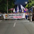 "Ruke su vam krvave": Građani došli ispred TV Pink, nastavljena protestna šetnja