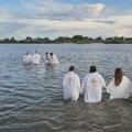 10 Холанђана чином крштења примљено у СПЦ