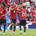 Penal, crveni… Čolo čupa kosu, Atleti ispustio pobedu