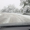 (Foto, video) Srbija okovana snegom, ledena kiša tek stiže! Autoput Miloš Veliki zavejan, vozila proklizavaju: Ovi delovi su…