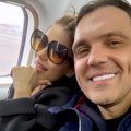 Mina Kostić sa verenikom Kasperom otišla iz Srbije Evo gde su otputovali, pokazali svaki detalj: "Stigli upravo", zagrljeni i…