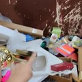 Žena iz kontejnera izvukla "blago" vredno stotine evra i sve snimila: "Pogledajte vi ovo" (video)
