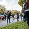 Haos u Hagu posle izricanja presude: Pristalice OVK divljale po gradu, policija upotrebila vodeni top! (video)