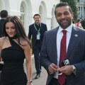 Srećno, direktore! Šef FBI staje na "ludi kamen", verio se poznatom pevačicom