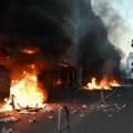 Kriza u Francuskoj: Ministar policije ponudio ostavku, Makron je odbio, novi sukobi i pljačke radnji