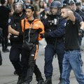 Gorele zgrade, automobli Tokom noćašnjih nereda u Francuskoj uhapšeno 719 osoba