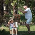 Miki Đuričić sa ćerkicom u zoo parku: Ne odvaja se od naslednice - podetinjio pored male Dunje, evo šta sve rade zajedno…