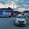 Jedan mladić poginuo, drugom se bore za život! Teška nesreća kod Novog Pazara: Udario u banderu, pa se zakucao u kamion…