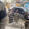 Uzimali novac i opraštali prekršaje: Uhapšena 3 policajca iz Dervente, odluka o pritvoru posle saslušanja