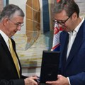 Orden srpske zastave za hrabrog brazilskog diplomatu! Aleksandar Vučić uručui odlikovanje Seržiju Fransau Danezeu (foto)