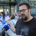 Građani ispred Opštine Zvezdara: Sumnjive osobe bez legitimacije im ne dozvoljavaju da uđu na sednicu