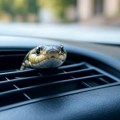 Šta kad se zmija useli u auto? Muke jednog vozača nasmejale milione (FOTO)