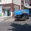 Zbog tropskih vrućina u Leskovcu postavljene cisterna sa vodom na Gradskom trgu i kod marketa Lidl