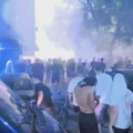 AP: Eskalacija drugog dana sukoba na antivladinim protestima u Srbiji