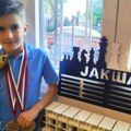 Jakša na svetskom prvenstvu mladih šahista u Kazahstanu: Osmogodišnji Paraćinac nastupa u konkurenciji vršnjaka (foto)
