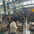 Veliki haos na evropskim aerodromima: Desetine letova otkazano, stotine kasne - evo gde je najgore (video)