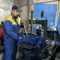 Kod vulkanizera se ovih dana čeka u redovima: U Čačku zamena guma košta od 2.800 do 3.600 dinara, majstorima se usijao telefon…